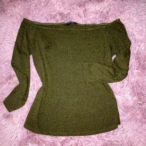 Olive green off the shoulder top💚